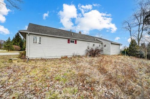 6026 Springfield Xenia Rd, Springfield OH  45502-8137 exterior