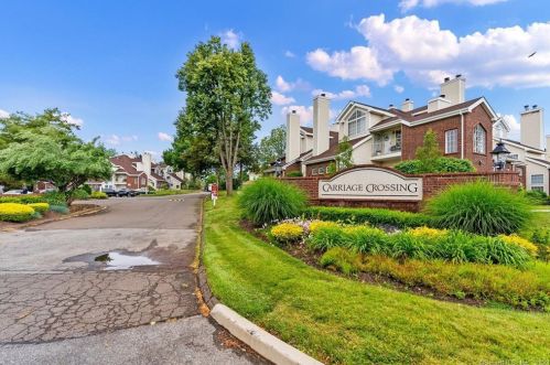 166 Carriage Crossing Ln, Middletown CT  06457-5833 exterior