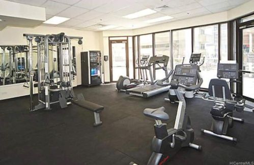 445 Seaside Ave, Honolulu HI  96815-2640 exterior