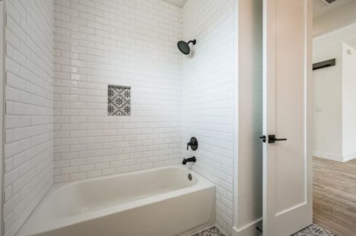 1319 Palomino Trl, Angleton TX 77515-9682 exterior