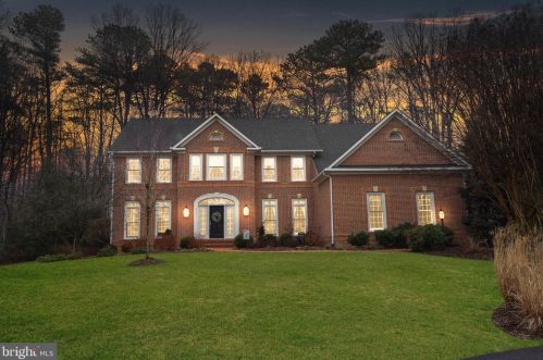 9902 Yachthaven Dr, Springfield, VA 22015-3937