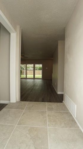 1622 Crest Park Dr, Garland TX  75042-5347 exterior