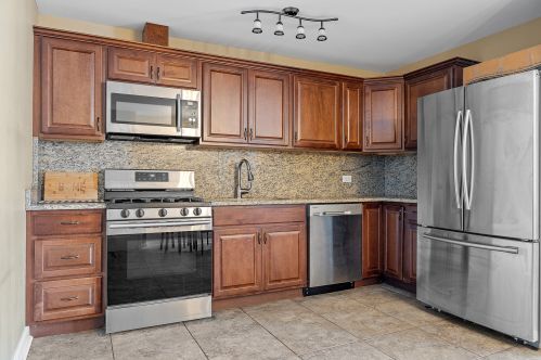 1653 Linden Ave, Hanover Park, IL 60133-3634