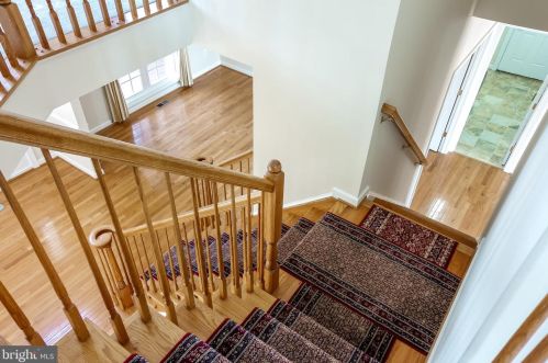 7337 Hooes Rd, Springfield VA  22152-3704 exterior