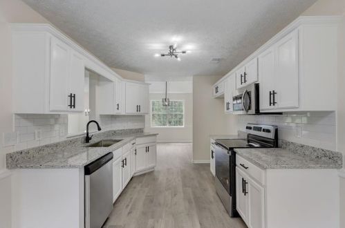 80 Parkwood Dr, Porterdale, GA 30016-8553