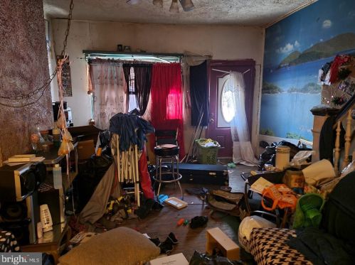 3154 8th St, Philadelphia, PA 19133-2022