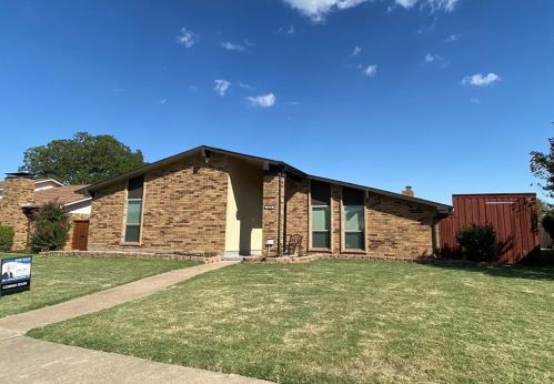 2211 Proctor Dr, Carrollton TX 75007-3429 exterior