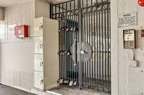 1459 Pele St, Honolulu HI  96813-2064 exterior