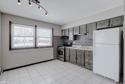 115 Whispering Hills Dr, Naperville, IL 60540-4223