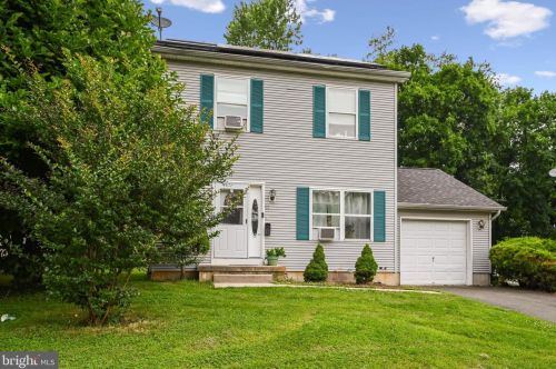 12 Theresa St, Trenton, NJ 08618-1506