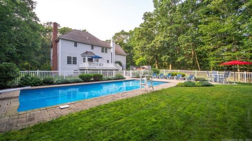 57 Stonehill Dr, Deep River, CT 06419-1159