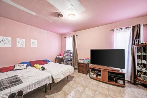1617 Ashberry Dr, Austin TX  78723-1106 exterior