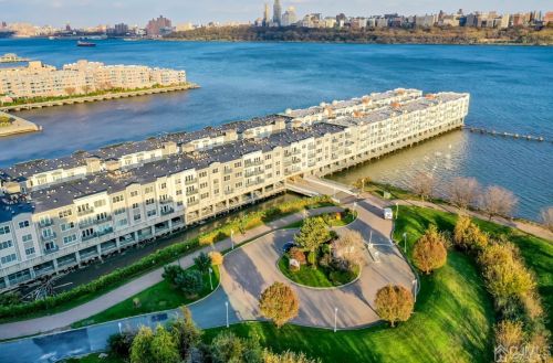 106 The Promenade, Edgewater NJ  07020-2103 exterior
