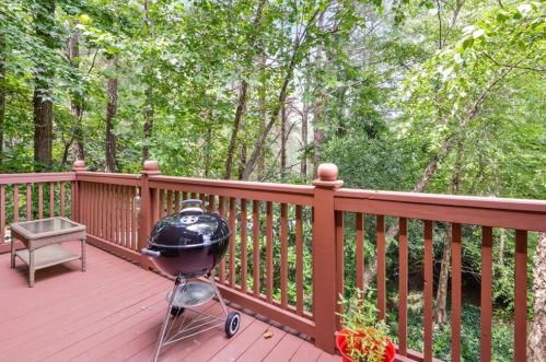 308 Crossing Valley Ln, Atlanta, GA 30339-2944
