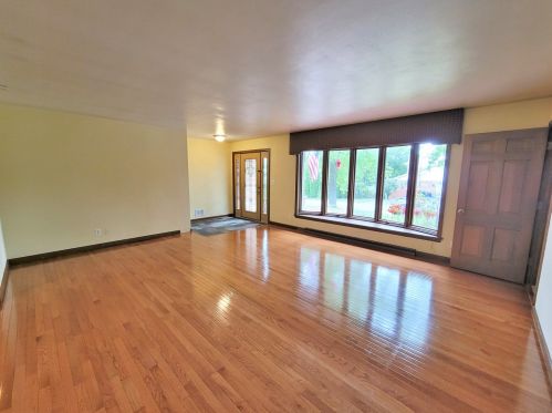 2623 Green Apple Ln, Rockford, IL 61107-1205