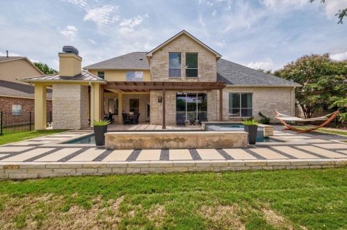 7904 Crandall Rd, Austin TX  78739-1910 exterior