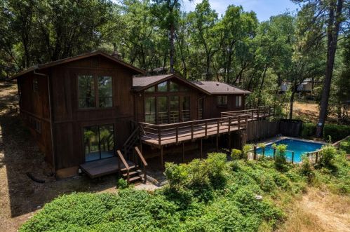 5660 Stanley Dr, Auburn, CA 95602-9630