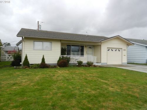 1083 Stanfield Rd, Woodburn OR  97071-2338 exterior