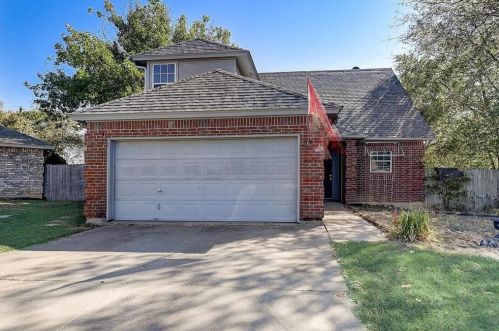 5187 Meadow Ct, Fort Worth, TX 76112-3865