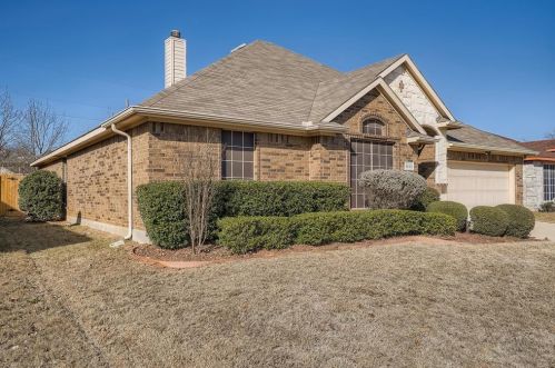 2202 Cancun Dr, Midlothian, TX 76063-8548