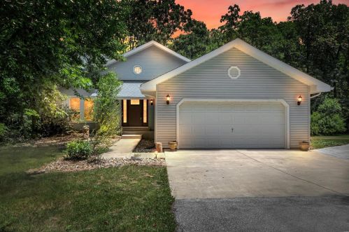 26 Jacks Cabin Dr, Defiance, MO 63341-1327