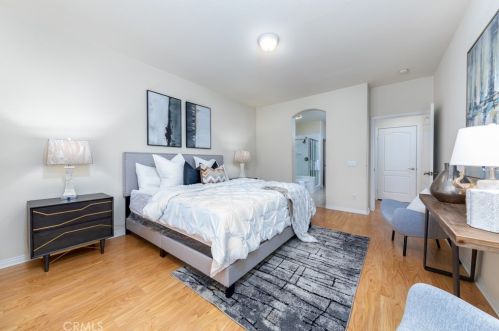 37 Secret Gdn, Irvine CA  92620-4804 exterior