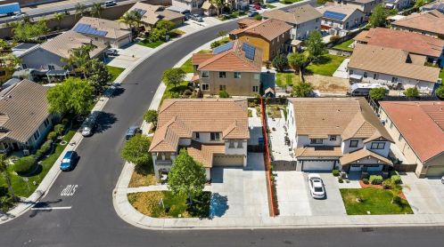 913 Sebastian Ln, Manteca, CA 95336-8259