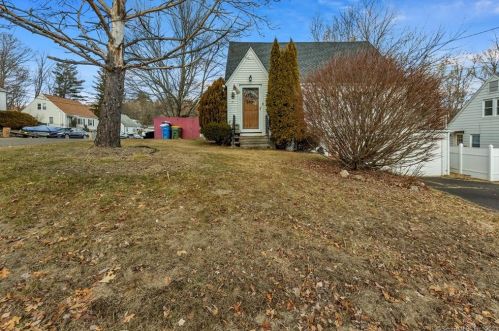 42 Deerfield Ave, Waterbury, CT 06708-1314