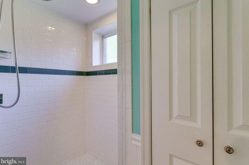 909 Roswell Dr, Silver Spring MD 20901-2128 exterior