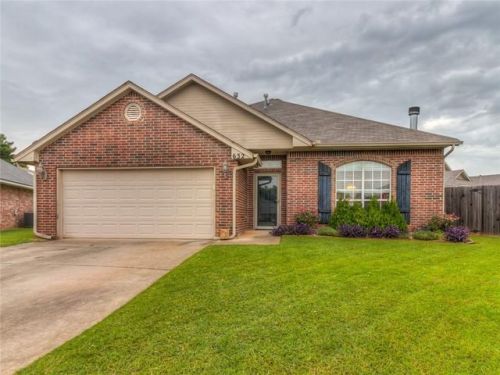 632 Taber Ln, Edmond, OK 73003-5944