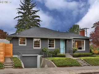 6833 18th Ave, Portland, OR 97202-5631