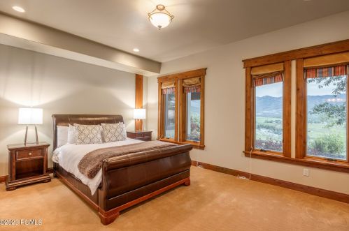 5872 Mtn Rnch Dr, Park City UT 84098-6177 exterior