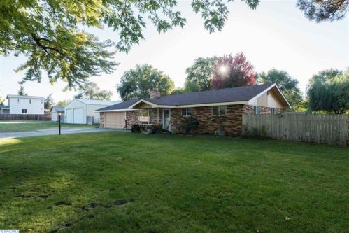 29304 Gerards Rd, Kennewick, WA 99337-6844