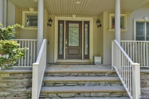 20 Old Stone Church Rd, Upper Saddle River, NJ 07458-1117
