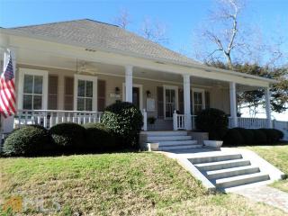 67 2nd Ave, Newnan, GA 30263-2759
