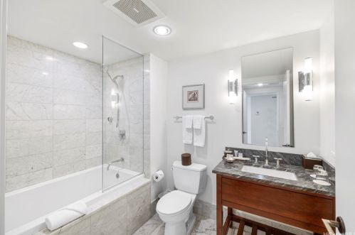 223 Saratoga Rd, Honolulu HI  96815-1942 exterior