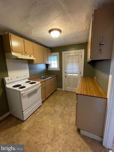 549 Burrowes Ave, Lancaster PA  17602-2120 exterior