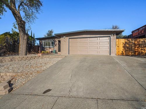 343 Springvalley Dr, Vacaville, CA 95687-4920
