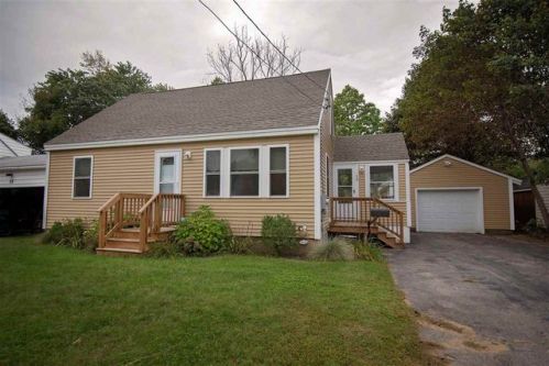 13 Rowland St, Somersworth, NH 03878-1715