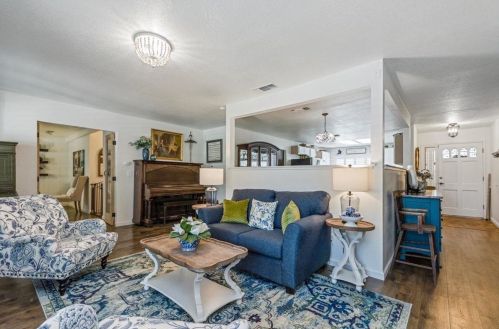 8712 Lodestone Cir, Elk Grove CA  95624-2520 exterior