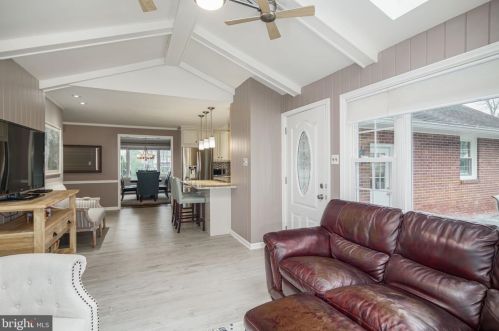 348 Kings Hwy, Tavistock NJ 08033-1205 exterior