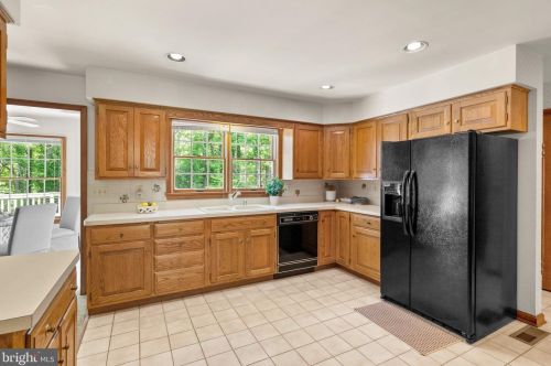 738 Sharpsburg Dr, Davidsonville MD 21035-1927 exterior