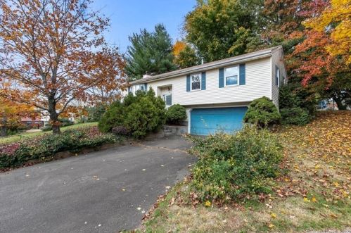 4 Liberty Ct, Wallingford, CT 06492-4560