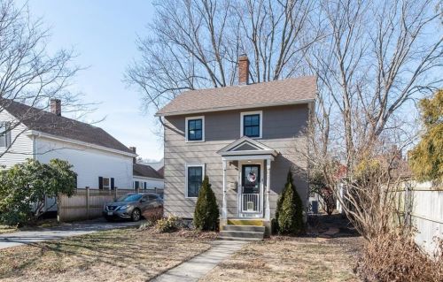 11 Duke St, Warwick, RI 02818-3819