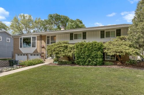 1050 Anderson Dr, Palatine, IL 60074-4145