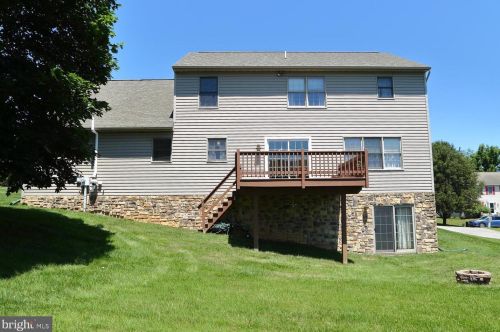 120 Rosalia Cir, York, PA 17402-7924