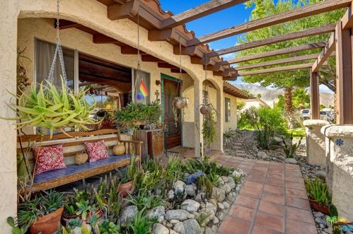 2195 Wayne Rd, Palm Springs, CA 92262-2569
