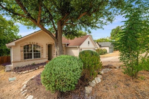 5717 China Berry Rd, Austin, TX 78744-4032