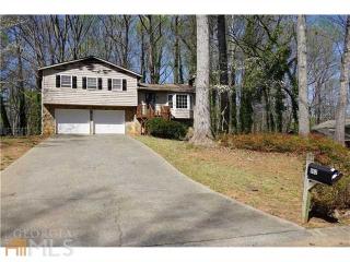 963 Medina Dr, Lilburn, GA 30047-5437
