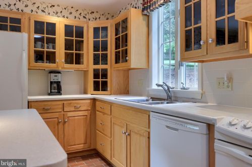 142 Bentley Ln, Lancaster PA  17603-6204 exterior